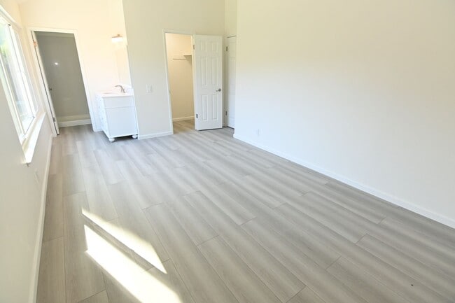 Building Photo - Beautiful 4-Bedroom, 2-bath, fully remodeled home in a prime location. Won’t Last Long!