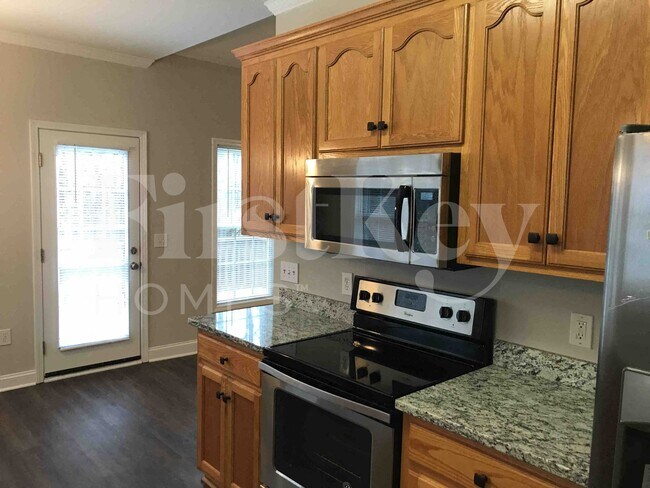 Building Photo - 2215 Charles Towne Ct