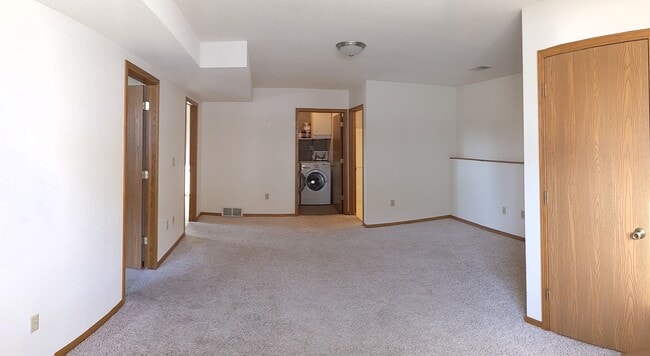 Building Photo - Jennifer Lane