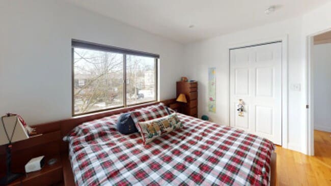 Building Photo - 22-24 Broadlawn Park
