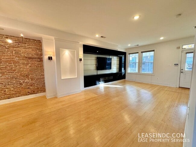 Building Photo - 4716 8th St NW