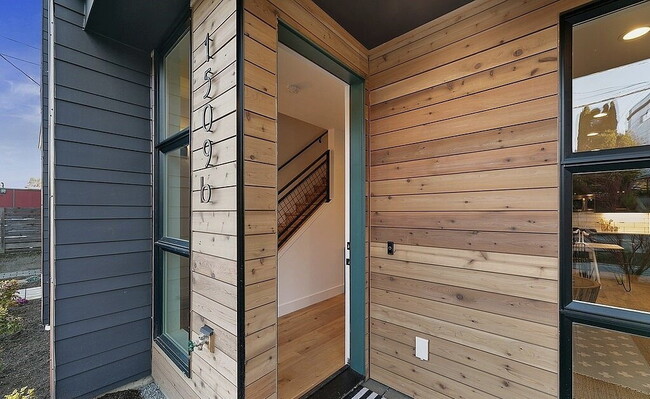 Building Photo - "Charming 3-Bedroom Gem in Seattle's Vibrant Heart - 1733 Sq. Ft. of Modern Comfort!"