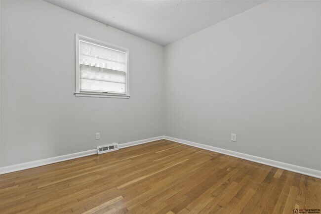 Building Photo - 2124 Violet Rd
