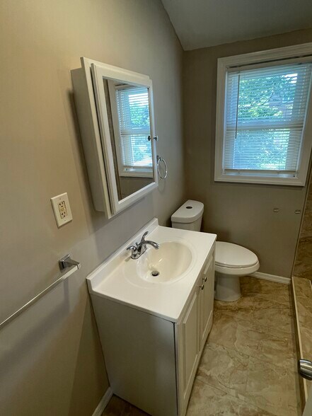 Building Photo - 544 Oritani Pl
