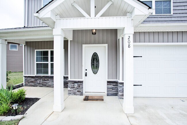 Building Photo - 208 Liam Ct