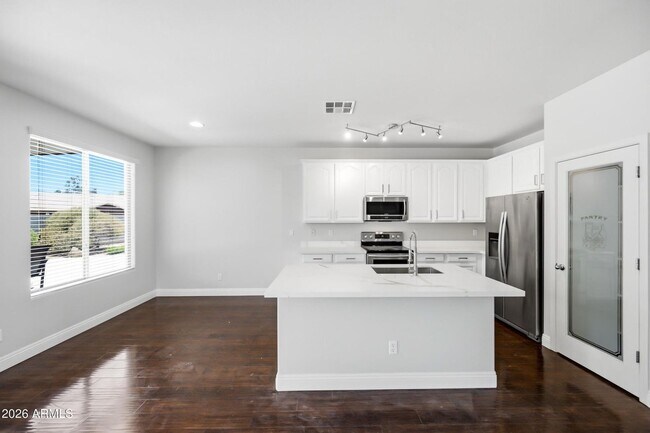 Building Photo - 34634 N Appaloosa Way