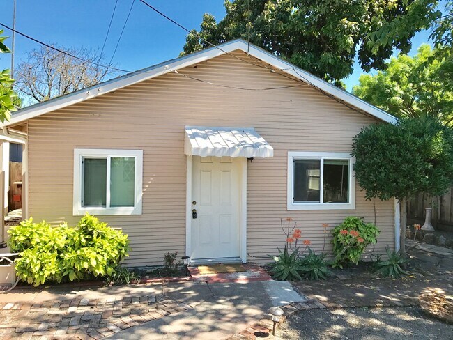 Building Photo - 1364 Fremont St