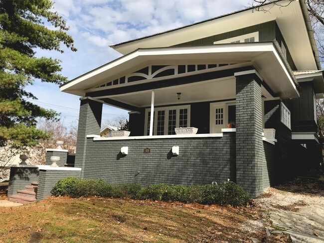 Building Photo - 819 29th St S