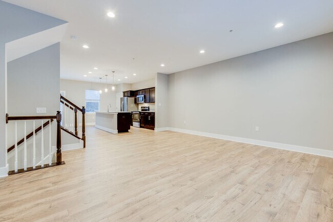 Building Photo - 4005 Stefano Dr