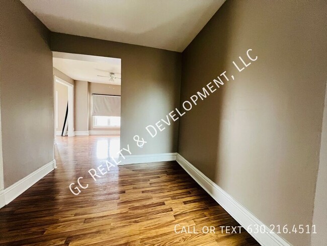 Building Photo - 6607 S Ellis-Unit 2