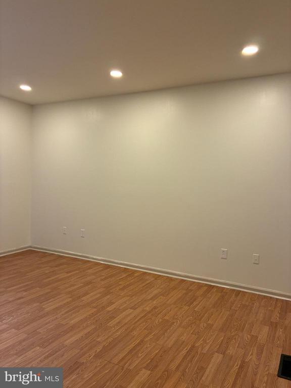 Building Photo - 46 Reading Ave