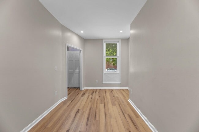 Building Photo - 2042 E Fayette St