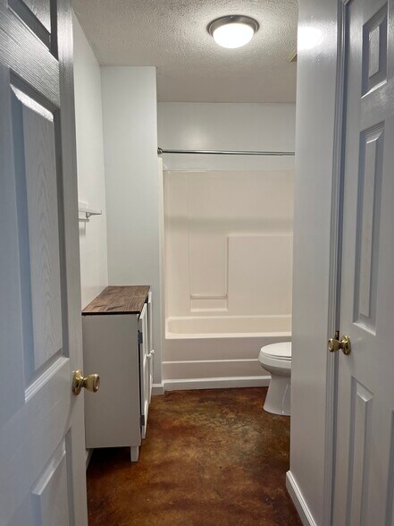 Building Photo - 24 Cottage Ln