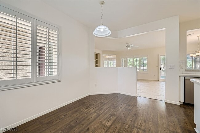 Building Photo - 2313 Fox Hills Dr