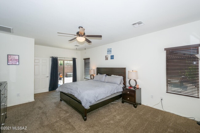 Building Photo - 9017 W Rolling Springs Dr
