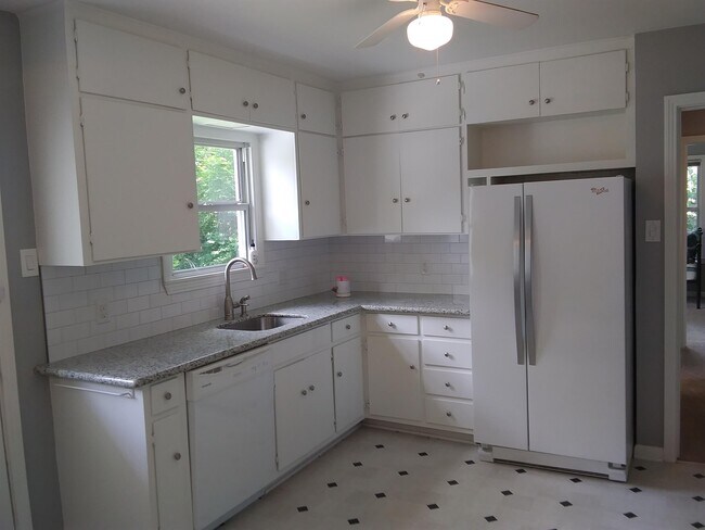 Building Photo - 353 Irvington Dr