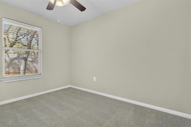 Building Photo - 6205 Clarion Dr