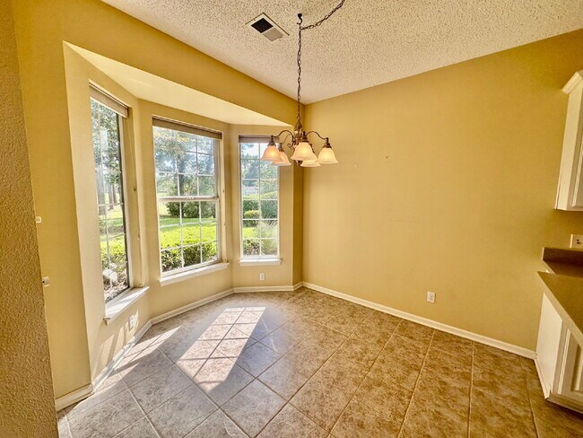 Building Photo - Outstanding Two Bedroom Home in Sun City!