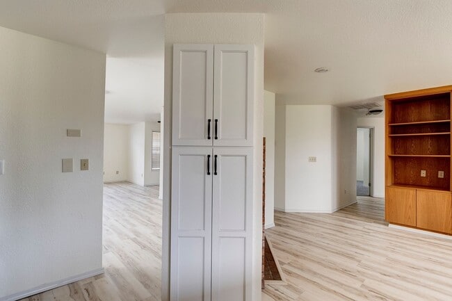 Building Photo - Charming & Updated 3-Bedroom Home