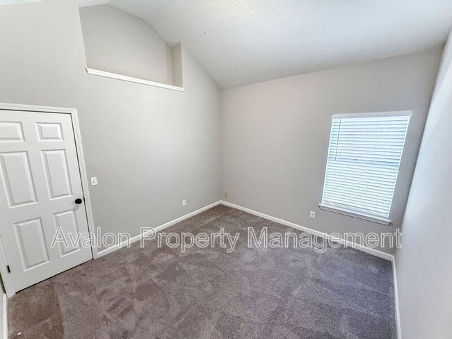 Building Photo - 282 Bonnes Dr SW