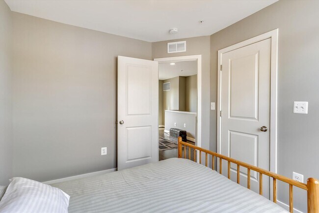 Building Photo - GREAT LOCATION!! Stunning 3BD/3.5BA luxury 4-level townhouse!