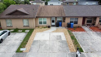Building Photo - 1715 Oak Branch Ct
