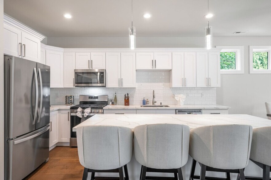 Building Photo - 10404 2nd Pl SW