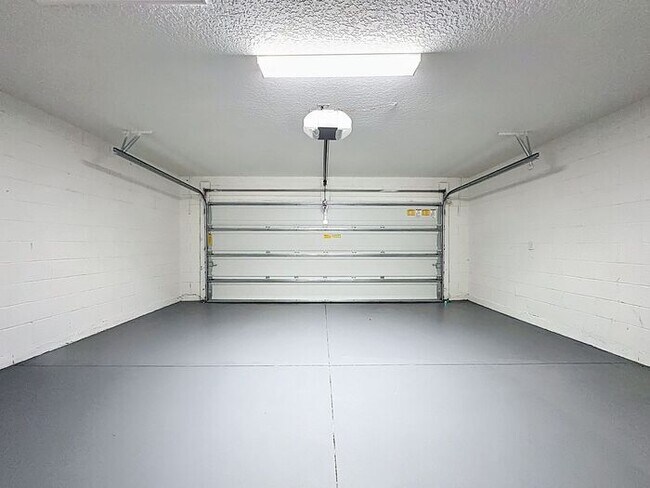 Building Photo - LIKE NEW HOME IN PRESERVATION POINT, Davenport