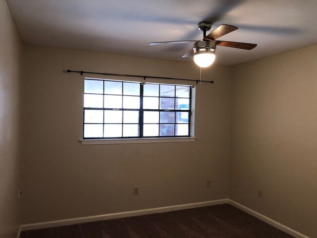 Building Photo - 1333 Oakdale Dr