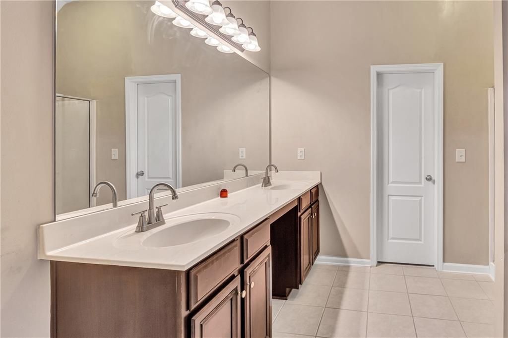 Building Photo - 1141 Carillon Dr SE