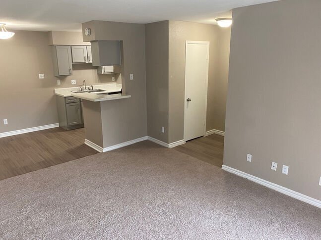 Building Photo - 10901 Meadowglen Ln