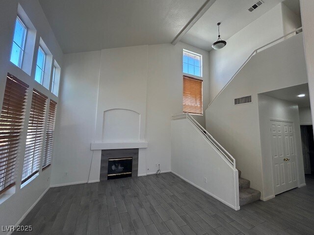 Building Photo - 1200 Valerio Ln