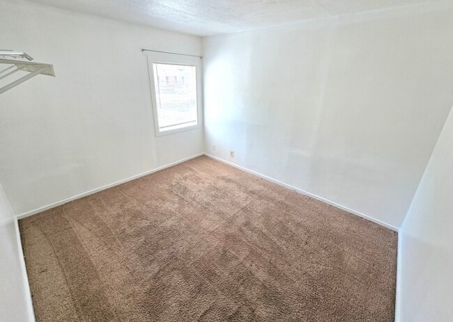 Building Photo - HOME IN HAMPTON FOR RENT!