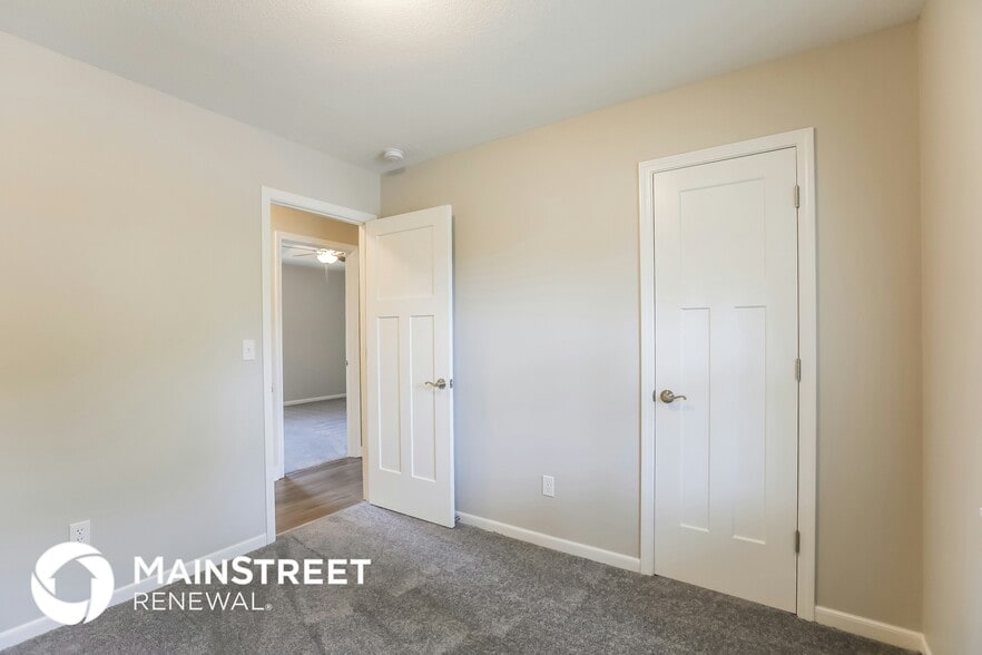 Building Photo - 1435 Park Cir