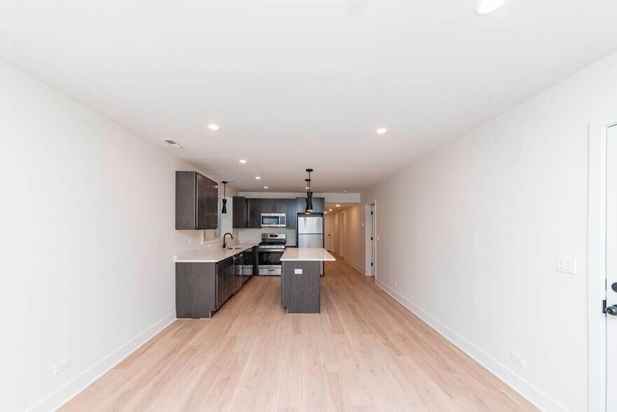 Building Photo - 2825 N Rockwell St