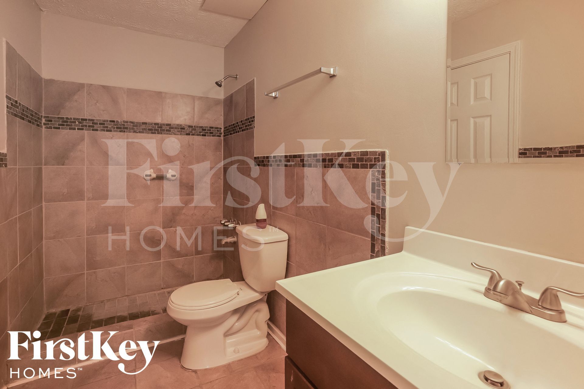 Building Photo - 480 E Lake Dr