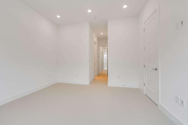 Building Photo - 202 Stone Pine Terrace