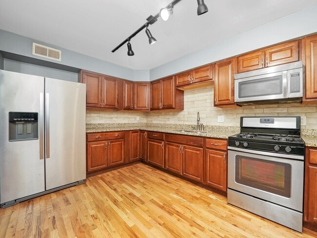 Building Photo - 7754 S Yates Blvd