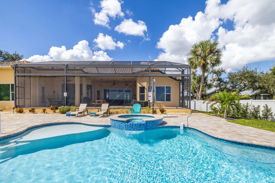 Building Photo - 4470 Northshore Dr