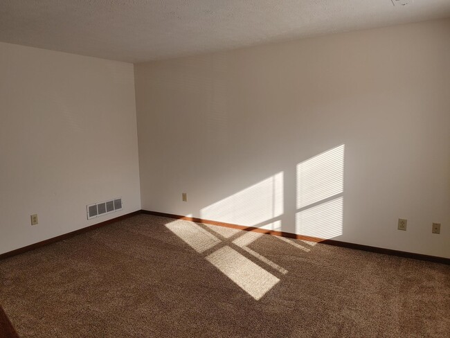Building Photo - NORTHSIDE TOWNHOME