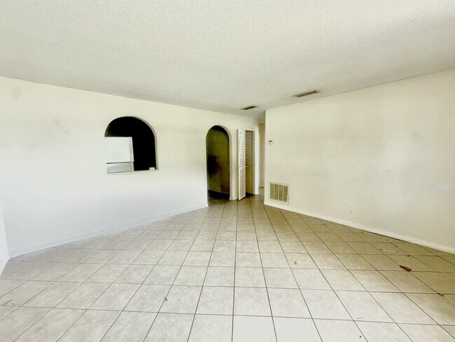 Building Photo - 6602 Palomar Pkwy