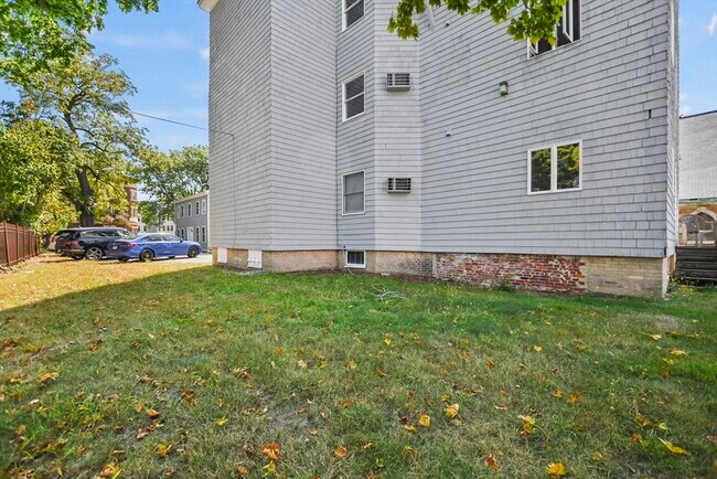 Building Photo - 87 Broad St