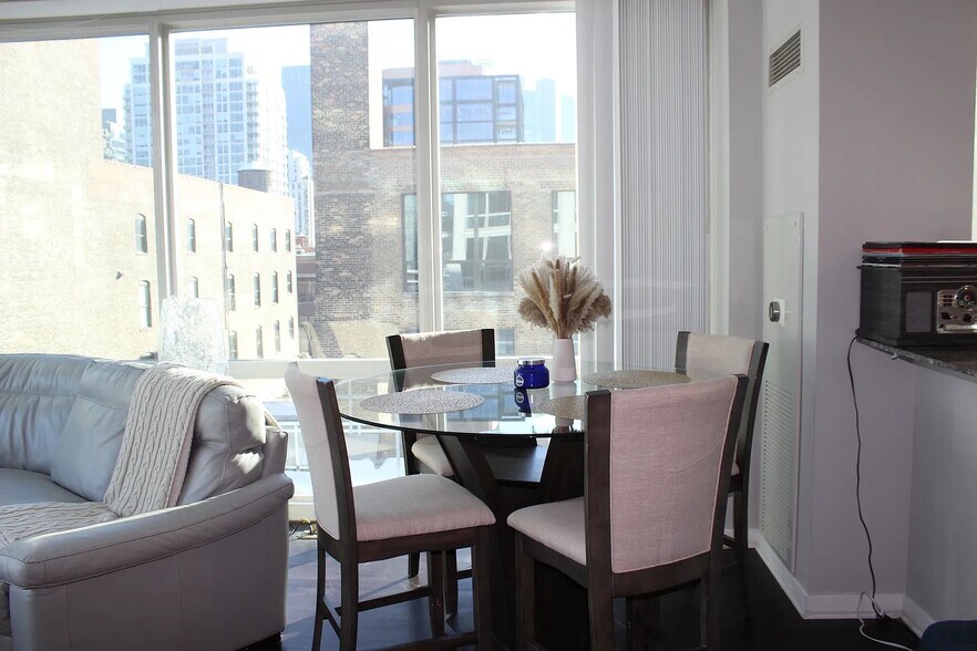 Building Photo - 757 N Orleans St