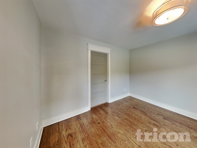 Building Photo - 1216 Hillwood Private Cove