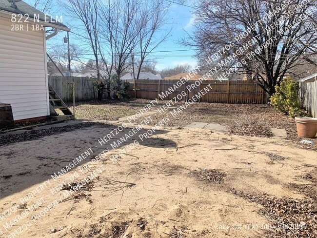Building Photo - 822 N Elm-