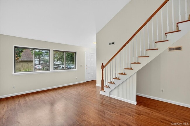 Building Photo - 16 Fox Run