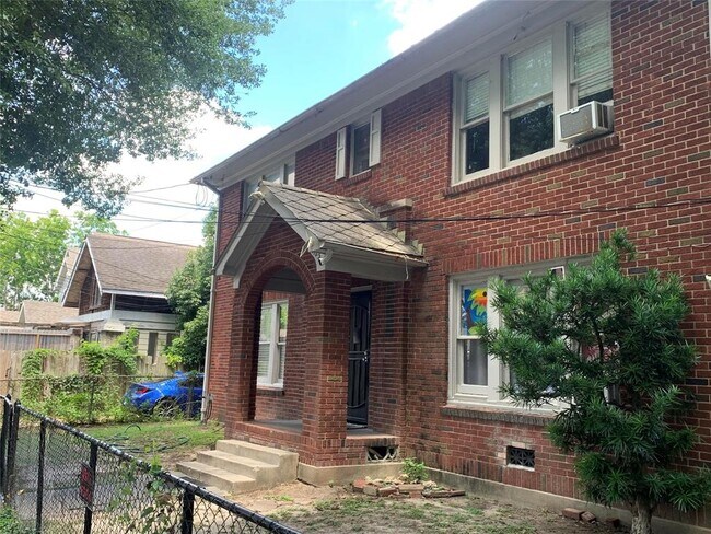Building Photo - 4123 Lamar St