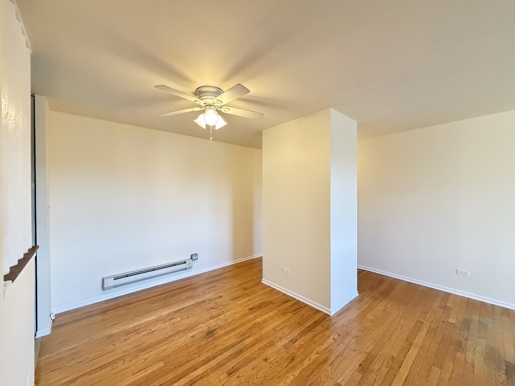 Building Photo - 675 W Wrightwood Ave