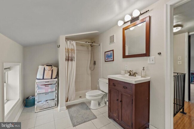 Building Photo - 1807 E Lombard St