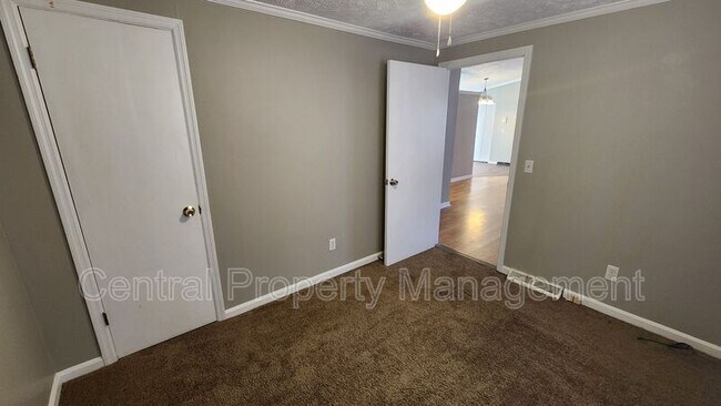 Building Photo - 300 Florence Dr